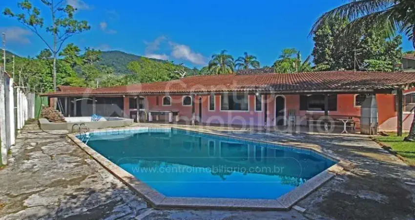 CASA à venda com piscina e 4 quartos em Peruíbe, no bairro Manaca dos Itatins