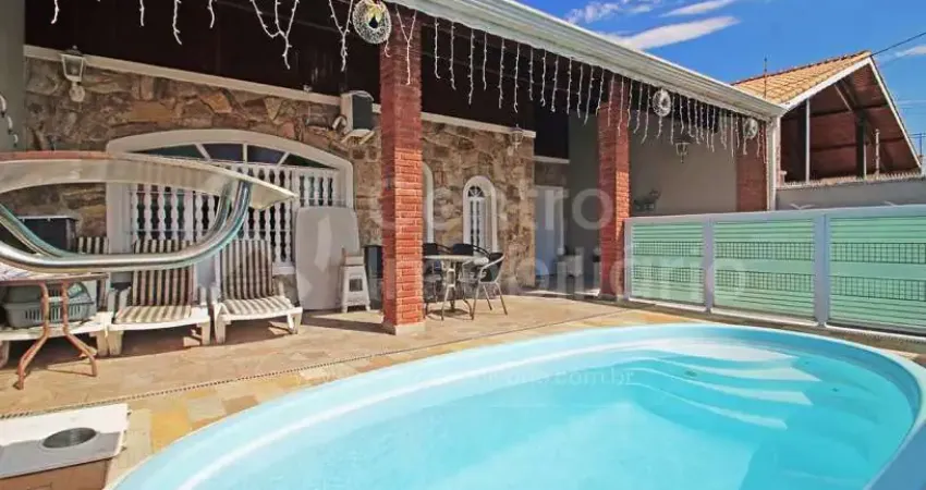 CASA à venda com piscina e 3 quartos em Peruíbe, no bairro Parque Balneario Oasis