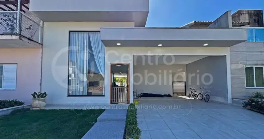 Casa à venda com piscina e 3 quartos em peruíbe, no bairro jd tres marias