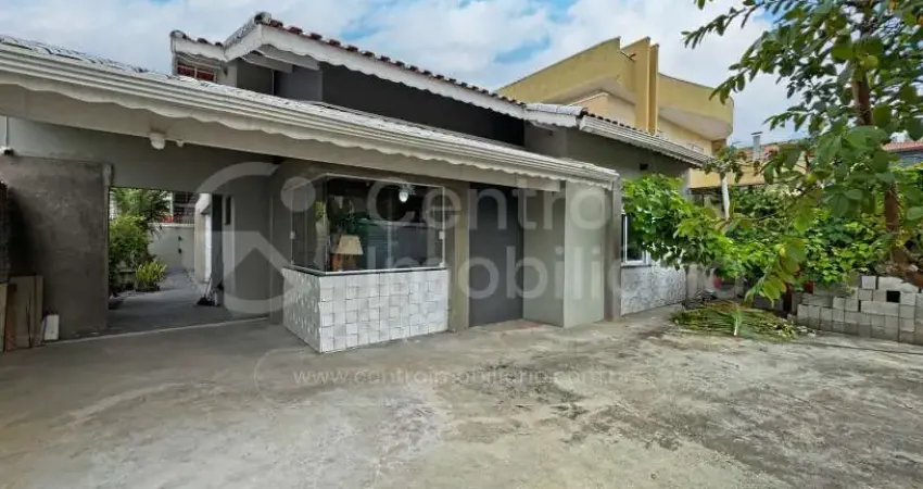 CASA à venda com 3 quartos em Peruíbe, no bairro Cidade Nova Peruíbe