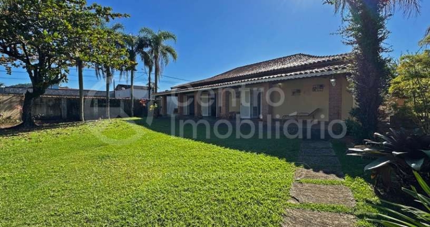 CASA à venda com 4 quartos em Peruíbe, no bairro Belmira Novaes