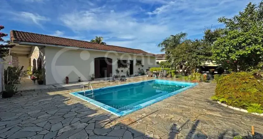 Casa à venda com piscina e 4 quartos em peruíbe, no bairro stella maris