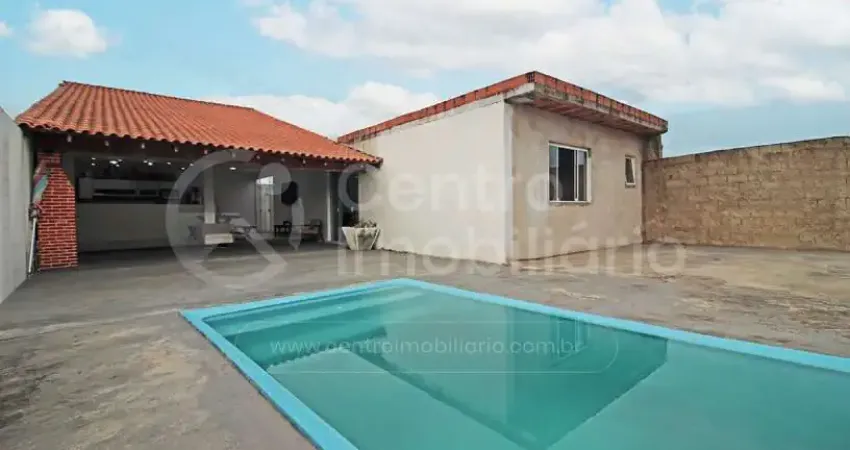 Casa à venda com piscina e 2 quartos em peruíbe, no bairro flora rica