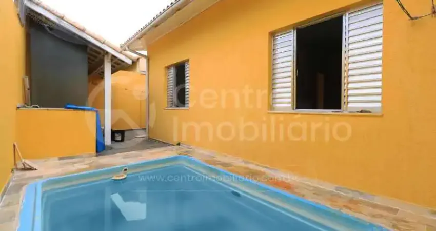 Casa à venda com piscina e 3 quartos em peruíbe, no bairro parque balneario oasis