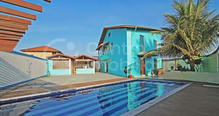 Casa à venda com piscina e 3 quartos em peruíbe, no bairro estancia sao jose