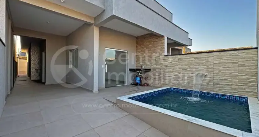 Casa à venda com piscina e 3 quartos em peruíbe, no bairro flora rica