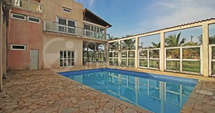 Casa à venda com piscina e 4 quartos em peruíbe, no bairro jardim beira mar