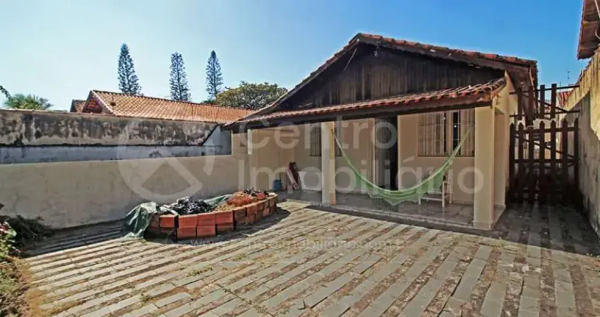 Casa à venda com 2 quartos em peruíbe, no bairro balneario arpoador