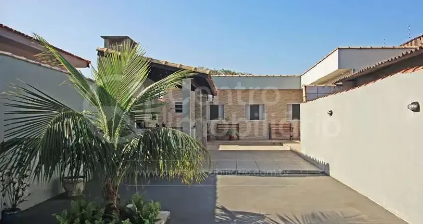 CASA à venda com 3 quartos em Peruíbe, no bairro Jardim Peruibe
