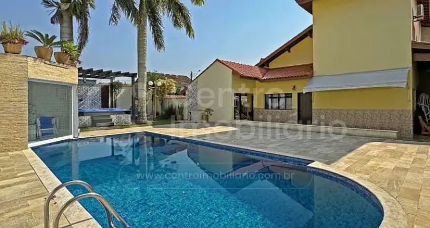 CASA à venda com piscina e 3 quartos em Peruíbe, no bairro Jardim Imperador