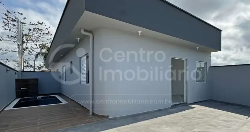 Casa à venda com piscina e 2 quartos em peruíbe, no bairro estancia sao jose