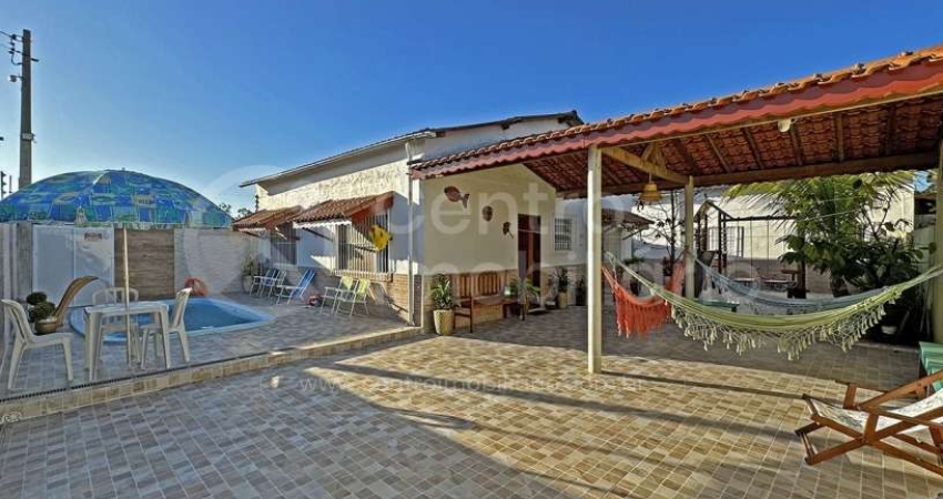 CASA à venda com piscina e 2 quartos em Peruíbe, no bairro Parque Turistico