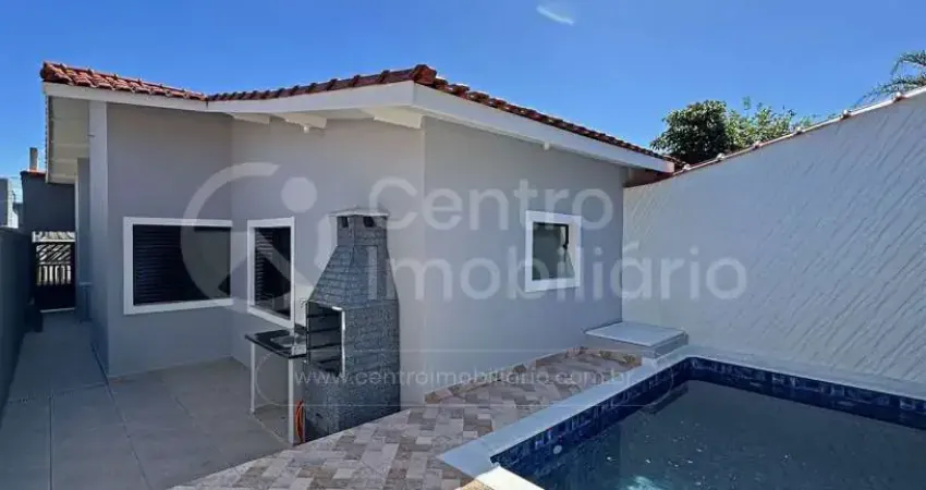 Casa à venda com piscina e 2 quartos em peruíbe, no bairro balneario arpoador