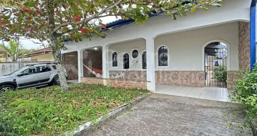Casa à venda com 4 quartos em peruíbe, no bairro maria h novaes