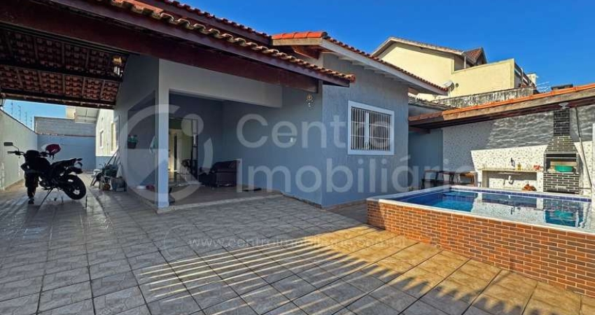 CASA à venda com piscina e 3 quartos em Peruíbe, no bairro Jardim Três Marias