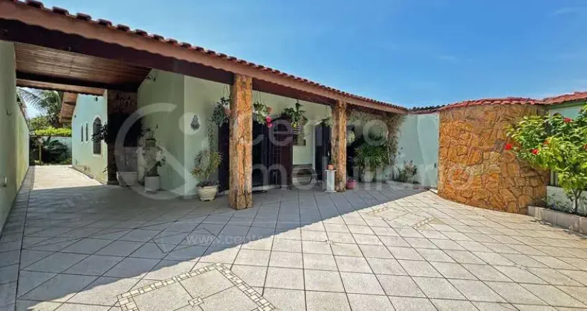 Casa à venda com piscina e 3 quartos em peruíbe, no bairro cidade nova peruíbe