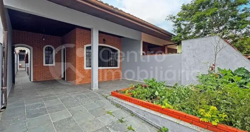CASA à venda com 2 quartos em Peruíbe, no bairro Balneario Arpoador