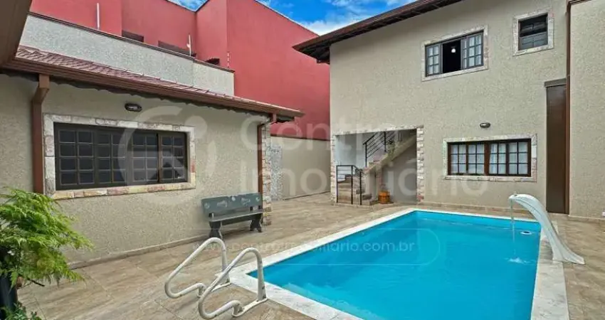 Casa à venda com piscina e 5 quartos em peruíbe, no bairro centro