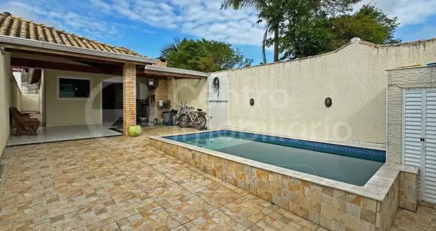 Casa à venda com piscina e 3 quartos em peruíbe, no bairro parque d aville