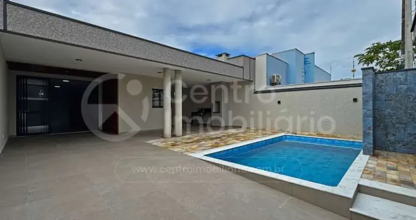 Casa à venda com piscina e 3 quartos em peruíbe, no bairro estancia sao jose