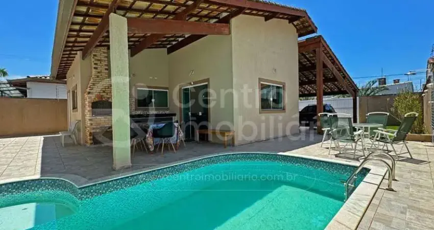 Casa à venda com piscina e 3 quartos em peruíbe, no bairro jardim beira mar