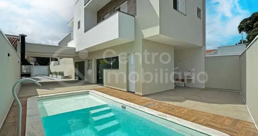 Casa à venda com piscina e 3 quartos em peruíbe, no bairro centro