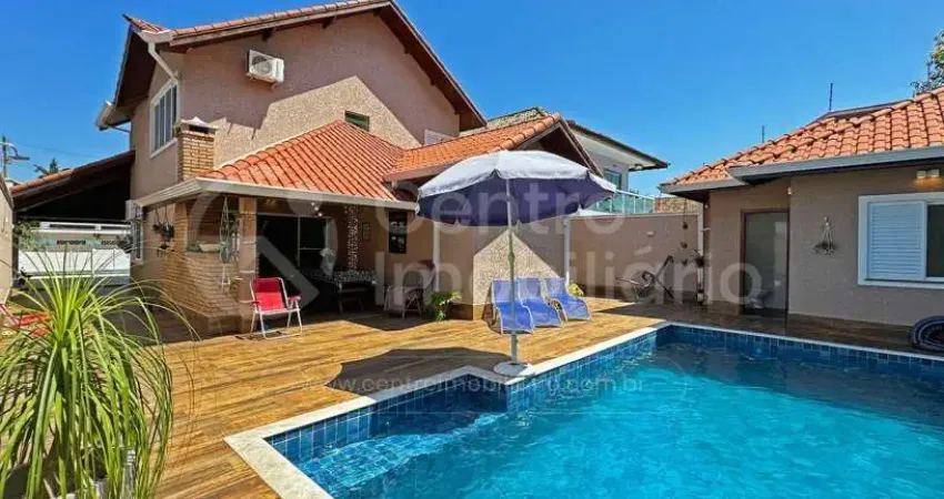 Casa à venda com piscina e 4 quartos em peruíbe, no bairro jardim três marias