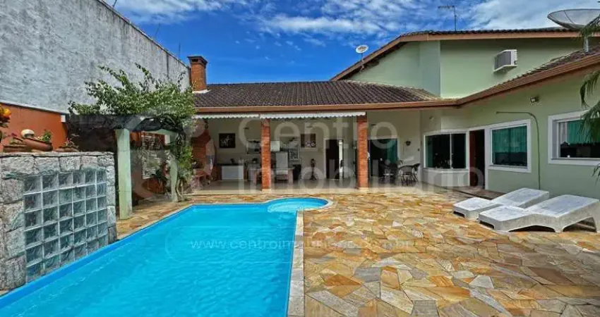 CASA à venda com piscina e 3 quartos em Peruíbe, no bairro Cidade Nova Peruíbe