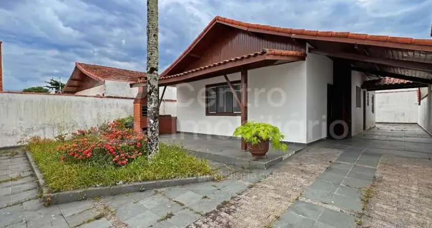 CASA à venda com 3 quartos em Peruíbe, no bairro Stella Maris