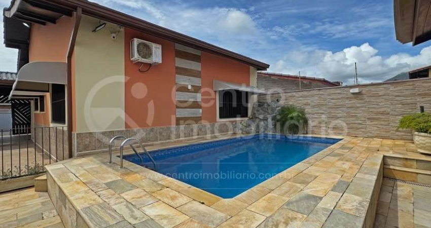 CASA à venda com piscina e 3 quartos em Peruíbe, no bairro Balneario Barra de Jangada