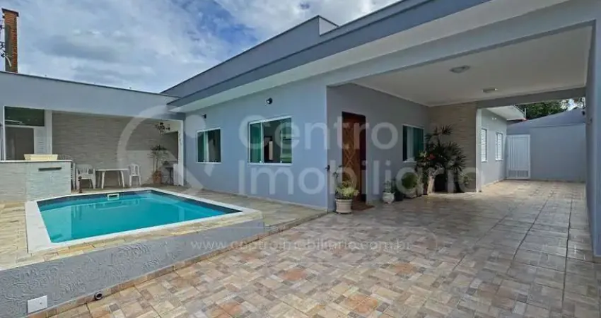 CASA à venda com piscina e 3 quartos em Peruíbe, no bairro Parque Turistico