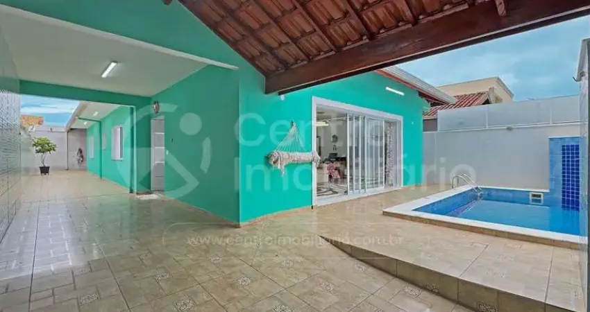 Casa à venda com piscina e 3 quartos em peruíbe, no bairro balneario arpoador