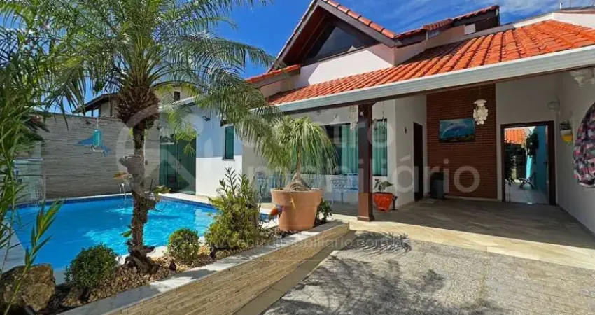 Casa à venda com piscina e 4 quartos em peruíbe, no bairro jardim imperador