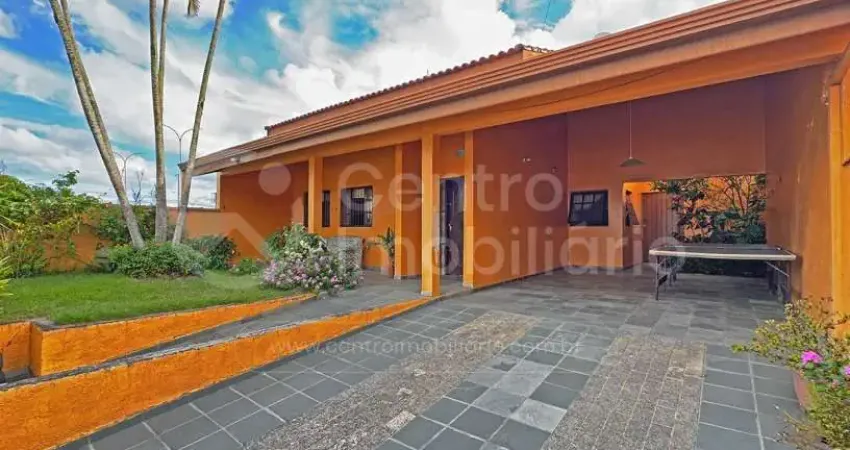 CASA à venda com piscina e 3 quartos em Peruíbe, no bairro Jardim Ribamar