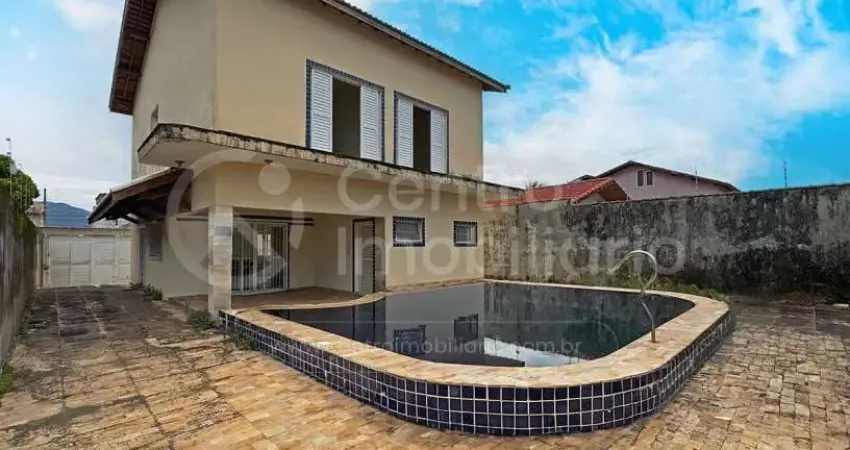Casa à venda com piscina e 4 quartos em peruíbe, no bairro jardim três marias