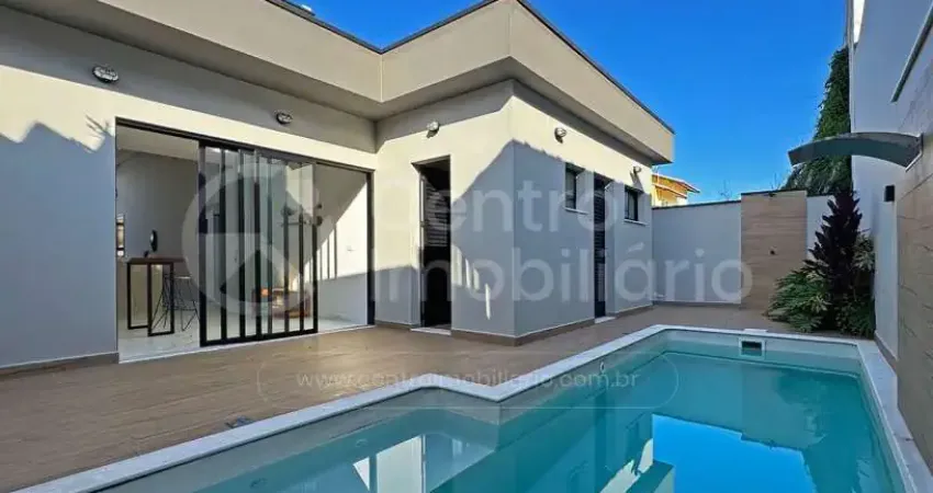 Casa à venda com piscina e 3 quartos em peruíbe, no bairro jardim três marias