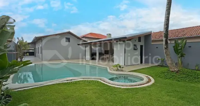 Casa à venda com piscina e 4 quartos em peruíbe, no bairro cidade nova peruíbe