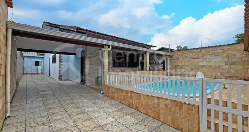 Casa à venda com piscina e 2 quartos em peruíbe, no bairro jardim beira mar