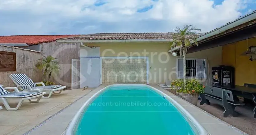 Casa à venda com piscina e 3 quartos em peruíbe, no bairro maria h novaes