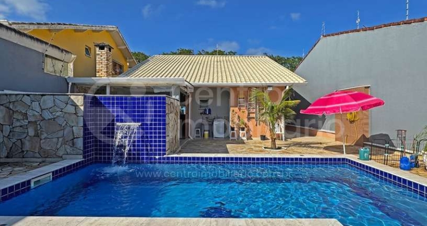 CASA à venda com piscina e 3 quartos em Peruíbe, no bairro Belmira Novaes