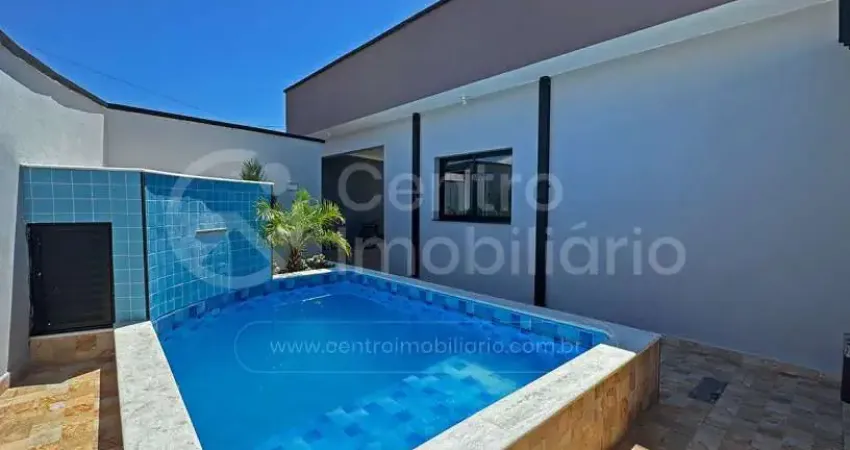 CASA à venda com piscina e 2 quartos em Peruíbe, no bairro Flora Rica