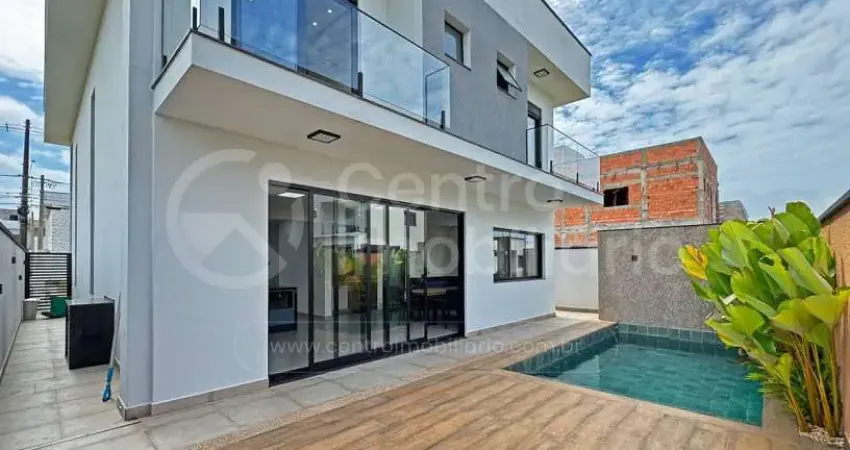 Casa à venda com piscina e 3 quartos em peruíbe, no bairro residencial flora rica