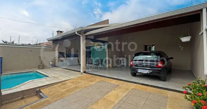 CASA à venda com piscina e 3 quartos em Peruíbe, no bairro Jardim Imperador