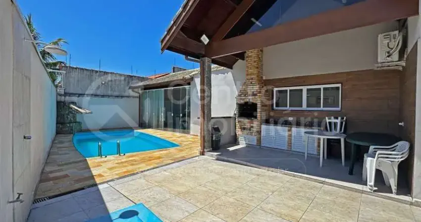 CASA à venda com piscina e 3 quartos em Peruíbe, no bairro Jardim Beira Mar