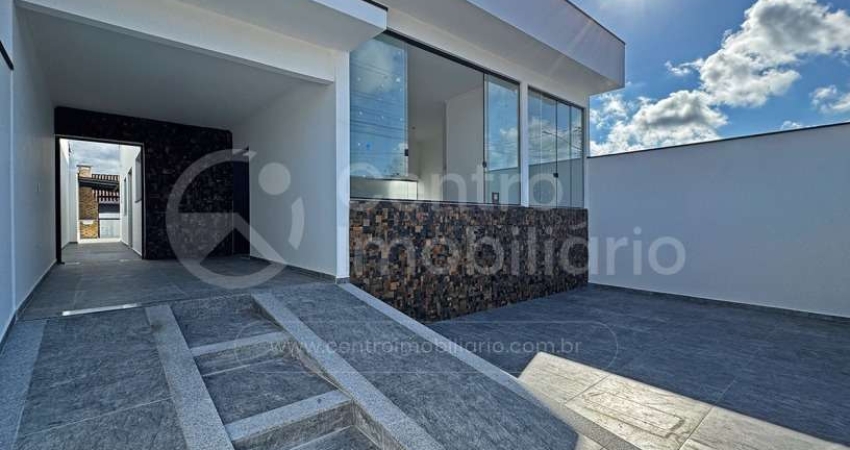 CASA à venda com piscina e 3 quartos em Peruíbe, no bairro Balneario Sambura