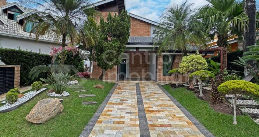 CASA à venda com piscina e 4 quartos em Peruíbe, no bairro Bougainvillee II