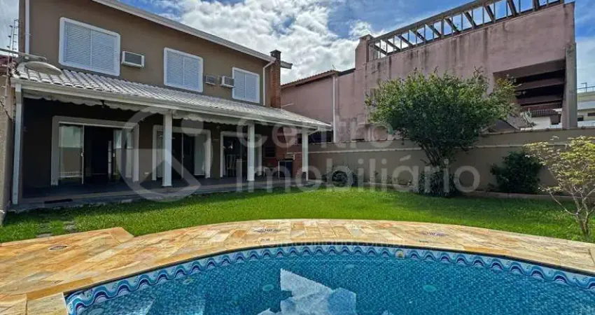CASA à venda com piscina e 3 quartos em Peruíbe, no bairro Jardim Ribamar
