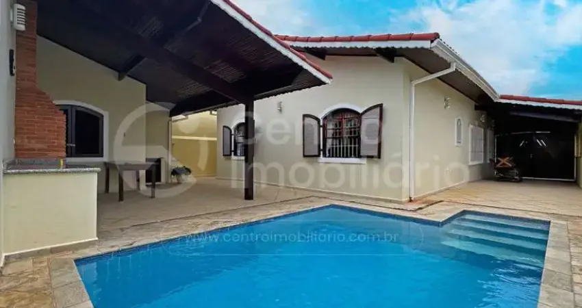 Casa à venda com piscina e 3 quartos em peruíbe, no bairro parque balneario oasis