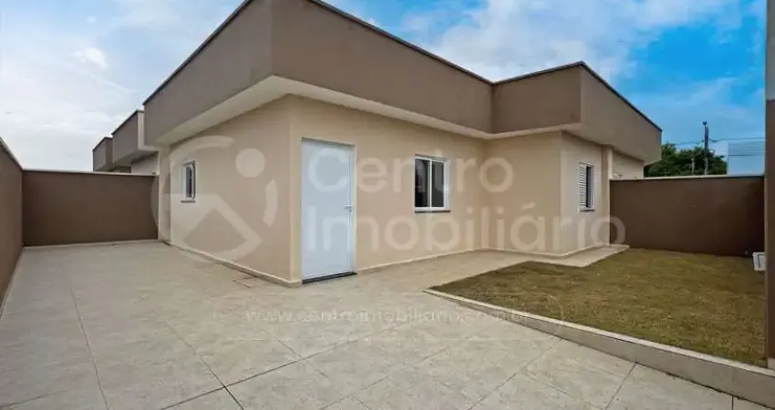 CASA à venda com piscina e 2 quartos em Peruíbe, no bairro Flora Rica III