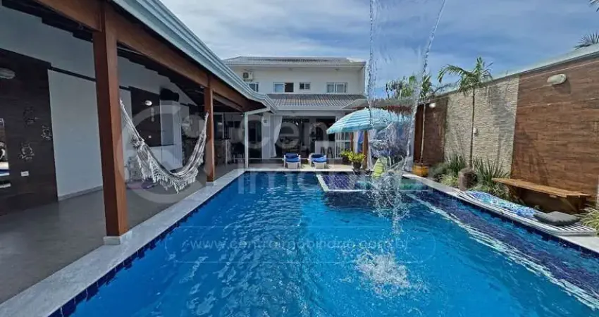 Casa à venda com piscina e 3 quartos em peruíbe, no bairro parque balneario oasis
